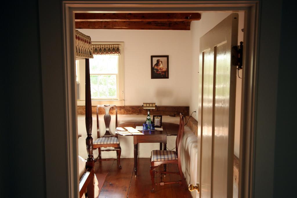 The Stone House Bed And Breakfast 헐리 객실 사진